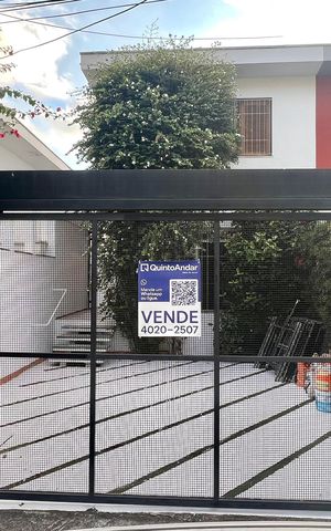 Casa à venda com 206m², 4 quartos e 2 vagas Casa à venda com 206m², 4 quartos e 2 vagasFachada