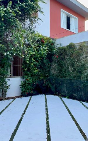 Casa à venda com 206m², 4 quartos e 2 vagas Casa à venda com 206m², 4 quartos e 2 vagasGaragem