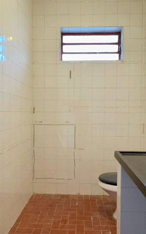 Casa à venda com 206m², 4 quartos e 2 vagas Casa à venda com 206m², 4 quartos e 2 vagasBanheiro da Edícula