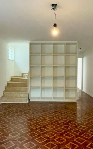 Casa à venda com 206m², 4 quartos e 2 vagas Casa à venda com 206m², 4 quartos e 2 vagasSala