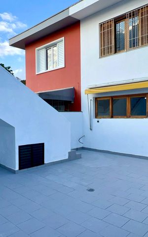 Casa à venda com 206m², 4 quartos e 2 vagas Casa à venda com 206m², 4 quartos e 2 vagasQui