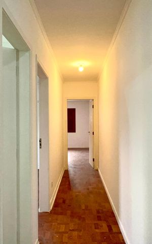 Casa à venda com 206m², 4 quartos e 2 vagas Casa à venda com 206m², 4 quartos e 2 vagasCorredor