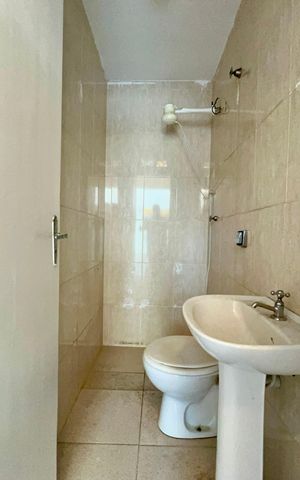 Casa à venda com 206m², 4 quartos e 2 vagas Casa à venda com 206m², 4 quartos e 2 vagasBanheiro de serviço