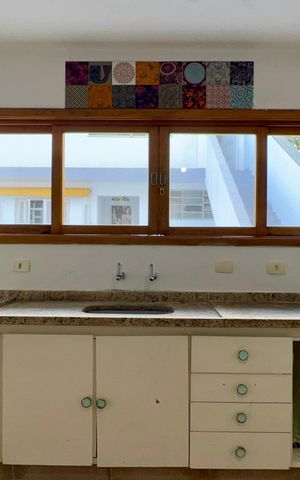 Casa à venda com 206m², 4 quartos e 2 vagas Casa à venda com 206m², 4 quartos e 2 vagasCozinha