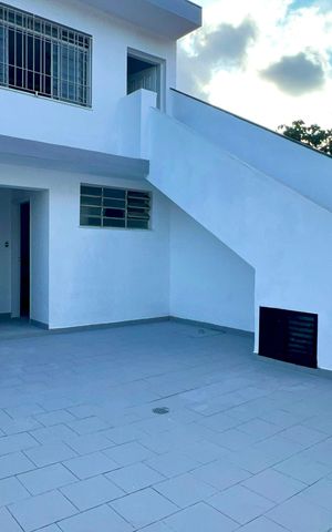 Casa à venda com 206m², 4 quartos e 2 vagas Casa à venda com 206m², 4 quartos e 2 vagasQuintal