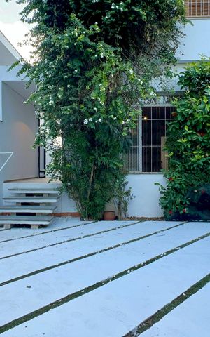 Casa à venda com 206m², 4 quartos e 2 vagas Casa à venda com 206m², 4 quartos e 2 vagasGaragem