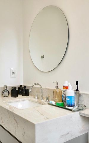 Apartamento à venda com 143m², 4 quartos e 3 vagas Apartamento à venda com 143m², 4 quartos e 3 vagasSuíte 1 - Banheiro