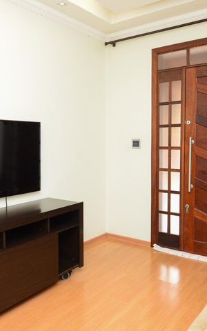 Casa à venda com 167m², 4 quartos e 2 vagas Casa à venda com 167m², 4 quartos e 2 vagasSala