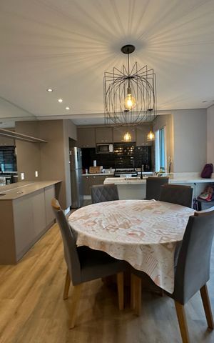 Casa de condomínio para alugar com 147m², 3 quartos e 2 vagas Casa de condomínio para alugar com 147m², 3 quartos e 2 vagasSala de Jantar