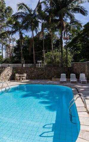Apartamento à venda com 288m², 4 quartos e 4 vagas Apartamento à venda com 288m², 4 quartos e 4 vagasÁrea comum - Piscina