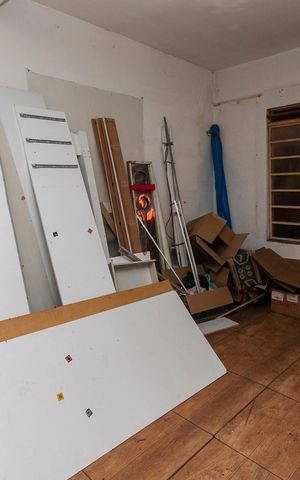 Casa à venda com 300m², 6 quartos e 3 vagas Casa à venda com 300m², 6 quartos e 3 vagasSala Casa 2