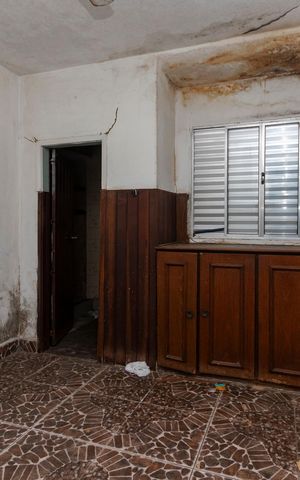 Casa à venda com 300m², 6 quartos e 3 vagas Casa à venda com 300m², 6 quartos e 3 vagasSuíte