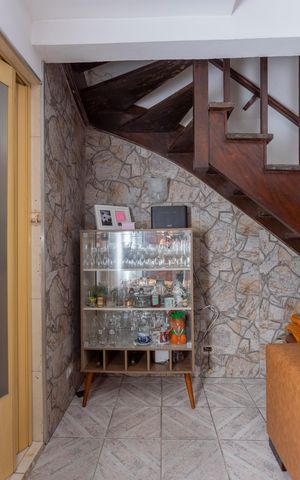Casa à venda com 180m², 4 quartos e 2 vagasSala