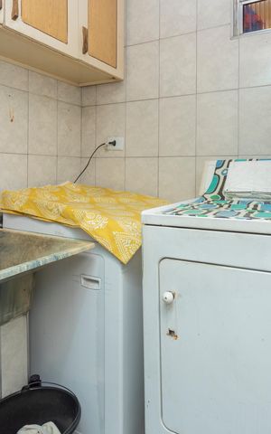 Casa à venda com 180m², 4 quartos e 2 vagasÁrea de Serviço