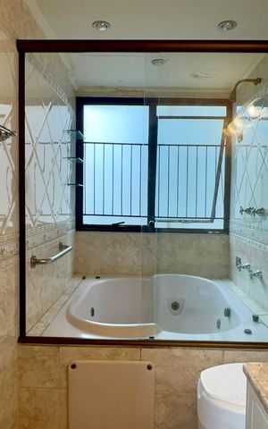 Apartamento à venda com 107m², 3 quartos e 1 vaga Apartamento à venda com 107m², 3 quartos e 1 vagaBanheiro da Suíte