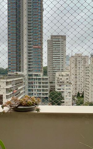 Apartamento à venda com 150m², 3 quartos e 2 vagas Apartamento à venda com 150m², 3 quartos e 2 vagasVaranda