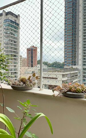 Apartamento à venda com 150m², 3 quartos e 2 vagas Apartamento à venda com 150m², 3 quartos e 2 vagasVaranda