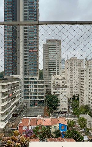 Apartamento à venda com 150m², 3 quartos e 2 vagas Apartamento à venda com 150m², 3 quartos e 2 vagasVaranda