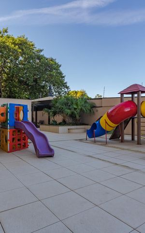 Apartamento à venda com 81m², 2 quartos e 2 vagas Apartamento à venda com 81m², 2 quartos e 2 vagasÁrea comum - Playground