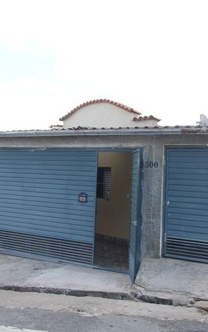 Casa à venda com 161m², 4 quartos e 2 vagasFachada