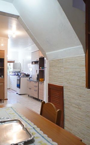 Casa à venda com 270m², 5 quartos e 2 vagas Casa à venda com 270m², 5 quartos e 2 vagasCozinha