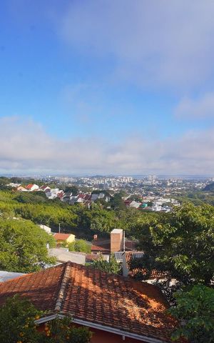 Casa à venda com 270m², 5 quartos e 2 vagas Casa à venda com 270m², 5 quartos e 2 vagasSala_Vista