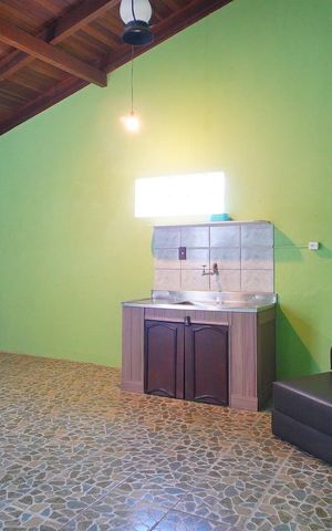 Casa à venda com 270m², 5 quartos e 2 vagas Casa à venda com 270m², 5 quartos e 2 vagasSala