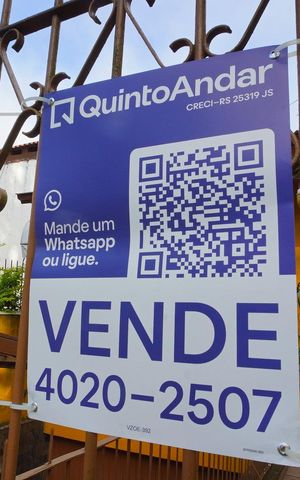 Casa à venda com 270m², 5 quartos e 2 vagas Casa à venda com 270m², 5 quartos e 2 vagasPlaquinha