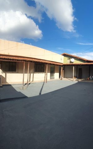 Casa à venda com 160m², 4 quartos e 4 vagas Casa à venda com 160m², 4 quartos e 4 vagasÁrea externa