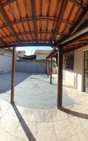Casa à venda com 160m², 4 quartos e 4 vagas Casa à venda com 160m², 4 quartos e 4 vagasÁrea externa