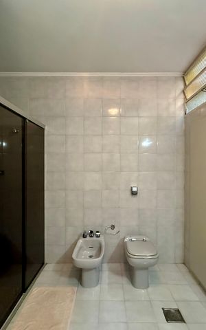 Casa para alugar com 267m², 4 quartos e 5 vagas Casa para alugar com 267m², 4 quartos e 5 vagasBanheiro Social