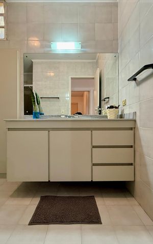 Casa para alugar com 267m², 4 quartos e 5 vagas Casa para alugar com 267m², 4 quartos e 5 vagasBanheiro Social
