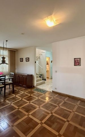 Casa para alugar com 267m², 4 quartos e 5 vagas Casa para alugar com 267m², 4 quartos e 5 vagasSala