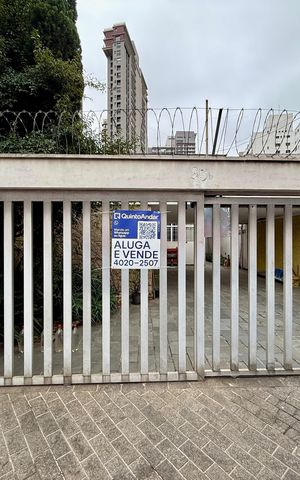 Casa para alugar com 267m², 4 quartos e 5 vagas Casa para alugar com 267m², 4 quartos e 5 vagasFachada