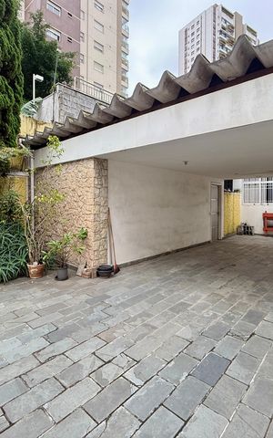 Casa para alugar com 267m², 4 quartos e 5 vagas Casa para alugar com 267m², 4 quartos e 5 vagasGaragem