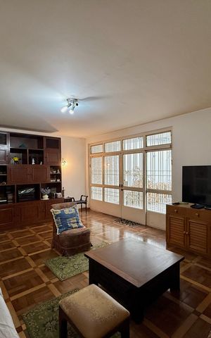 Casa para alugar com 267m², 4 quartos e 5 vagas Casa para alugar com 267m², 4 quartos e 5 vagasSala