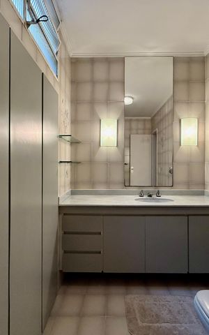 Casa para alugar com 267m², 4 quartos e 5 vagas Casa para alugar com 267m², 4 quartos e 5 vagasBanheiro Suíte 2