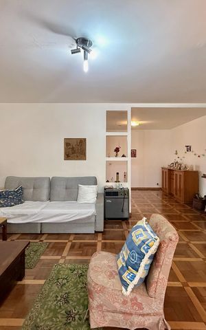 Casa para alugar com 267m², 4 quartos e 5 vagas Casa para alugar com 267m², 4 quartos e 5 vagasSala