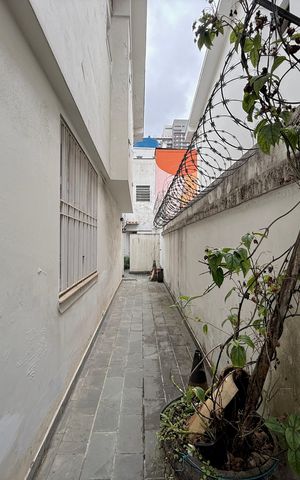 Casa para alugar com 267m², 4 quartos e 5 vagas Casa para alugar com 267m², 4 quartos e 5 vagasQuintal lateral