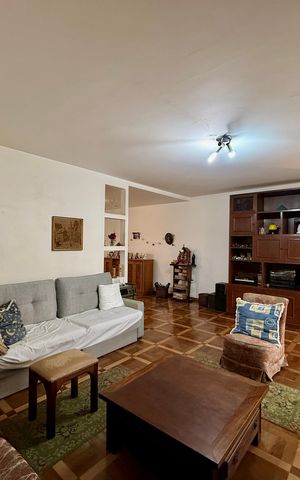 Casa para alugar com 267m², 4 quartos e 5 vagas Casa para alugar com 267m², 4 quartos e 5 vagasSala