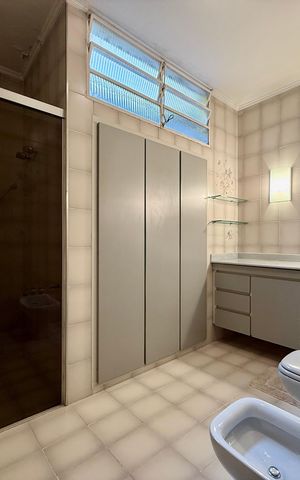 Casa para alugar com 267m², 4 quartos e 5 vagas Casa para alugar com 267m², 4 quartos e 5 vagasBanheiro Suíte 2