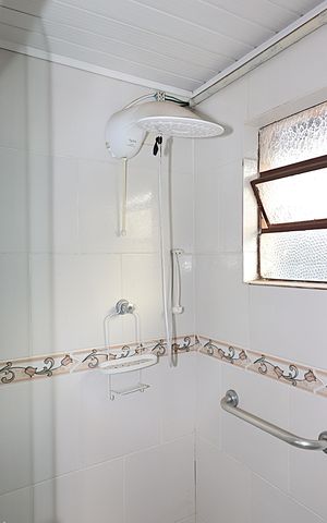 Casa à venda com 150m², 2 quartos e sem vagaBanheiro da Suíte