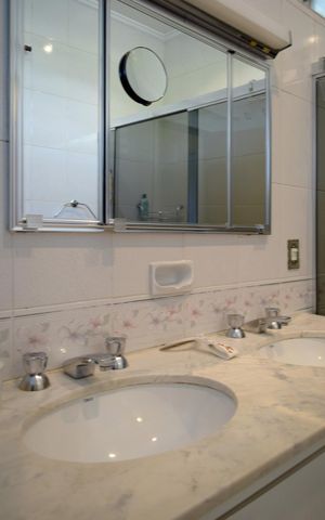 Casa para alugar com 351m², 4 quartos e 5 vagasBanheiro 2