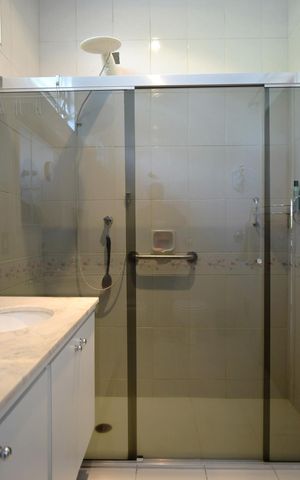 Casa para alugar com 351m², 4 quartos e 5 vagasBanheiro 2