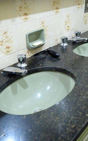 Casa para alugar com 351m², 4 quartos e 5 vagasBanheiro 1