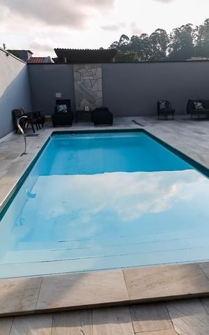 Casa de condomínio à venda com 250m², 3 quartos e 4 vagas Casa de condomínio à venda com 250m², 3 quartos e 4 vagasPiscina