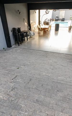 Casa de condomínio à venda com 250m², 3 quartos e 4 vagas Casa de condomínio à venda com 250m², 3 quartos e 4 vagasGaragem