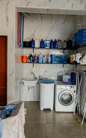 Casa de condomínio à venda com 250m², 3 quartos e 4 vagas Casa de condomínio à venda com 250m², 3 quartos e 4 vagasÁrea de Serviço