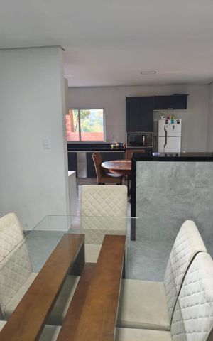 Casa à venda com 700m², 4 quartos e 4 vagas Casa à venda com 700m², 4 quartos e 4 vagasSala