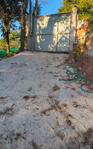 Casa à venda com 700m², 4 quartos e 4 vagas Casa à venda com 700m², 4 quartos e 4 vagasFachada